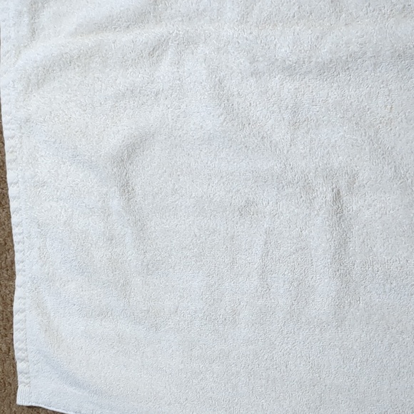 4 Beautiful Floral Bath Towels - Picture 9 of 14